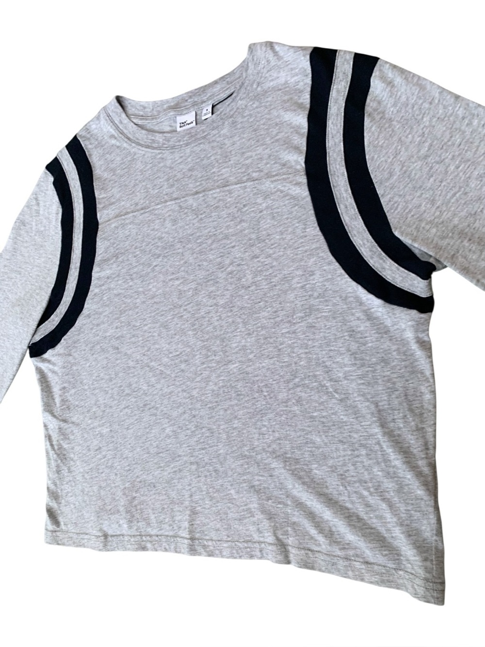 TNA Aritzia Soft Feels Ace T-Shirt Gray Navy Varsity 3/4 Sleeve Size Small NWOT - Picture 4 of 8